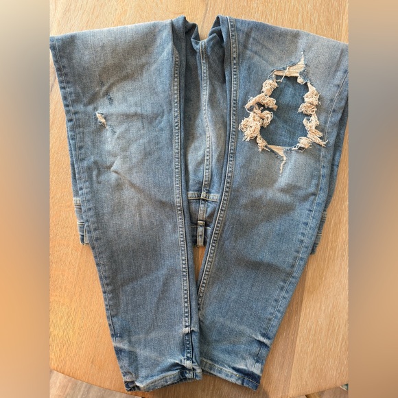 Zara Men’s Distressed Slim Fit Jeans Size 34 Light Wash Ripped Denim - Picture 3 of 5